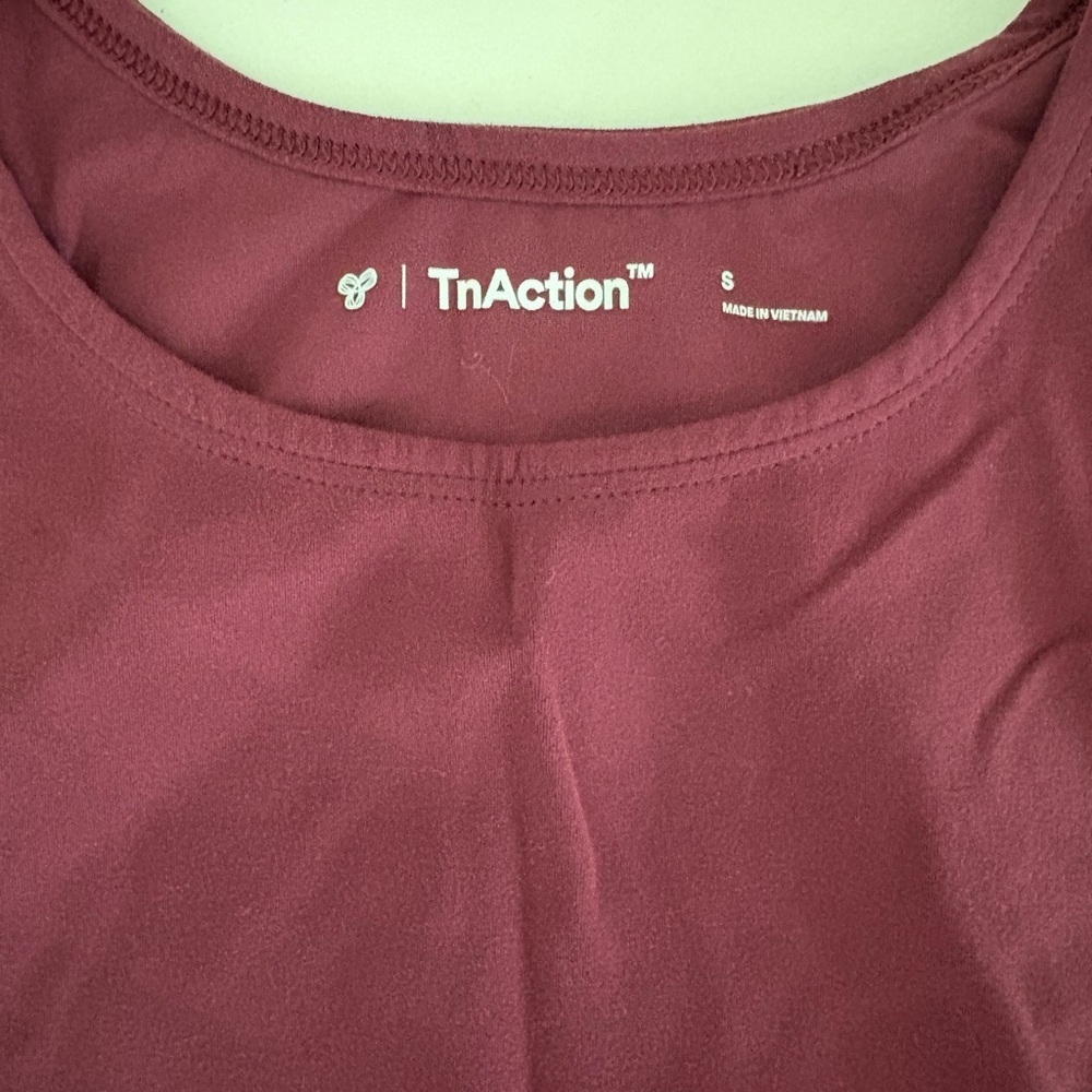 Women's Burgundy TNA crop Top - Picture 3 of 6
